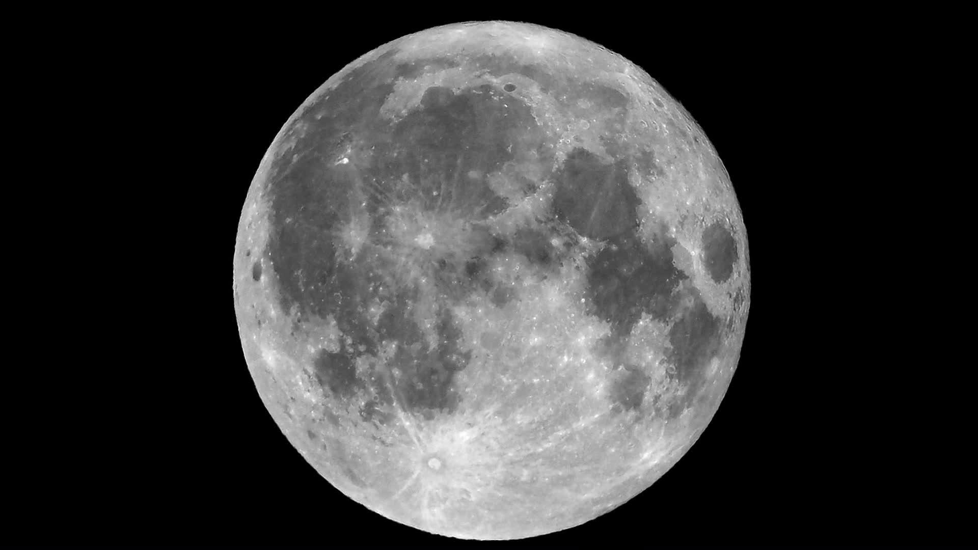 用望远镜看满月视频的预览图