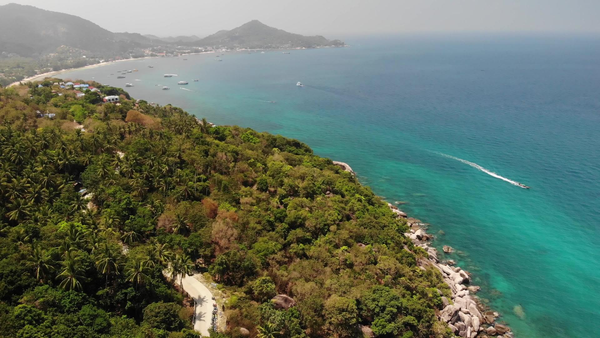 在阳光明媚的日子里热带岛屿上的潜水胜地处于泰国的异国情调视频的预览图