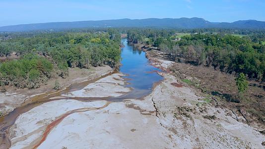 区域澳洲的Yarrammundi保留地内摩擦河流视频的预览图