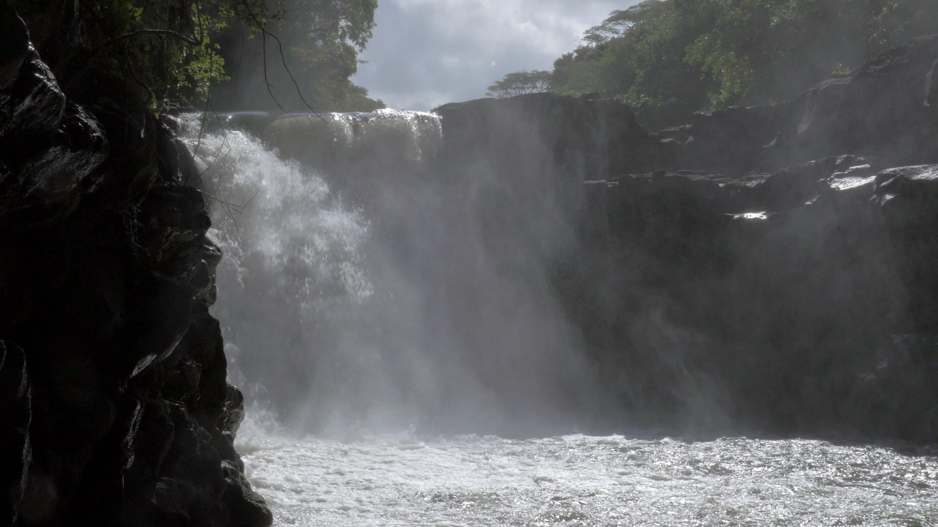 Mauritius岛的瀑布视频的预览图