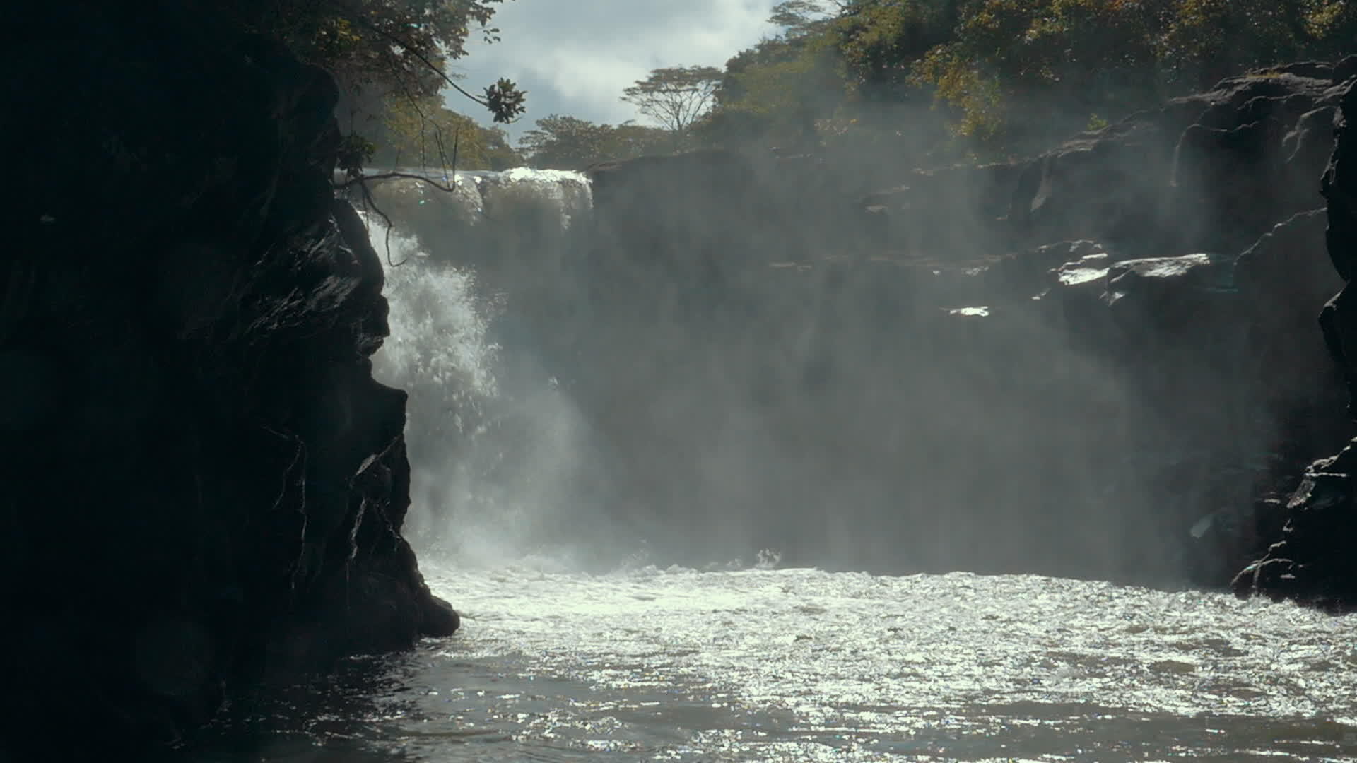 自然风光和瀑布瀑布视频的预览图