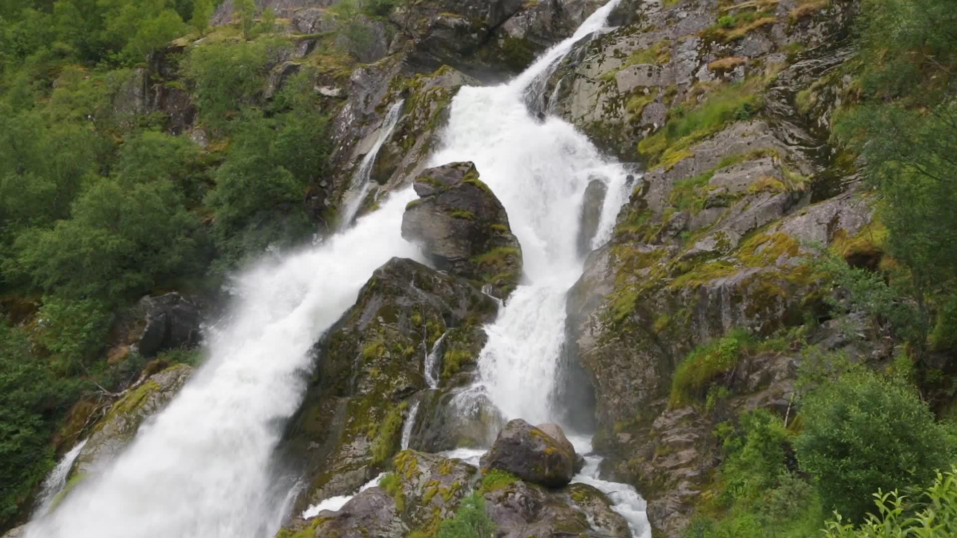 弗森瀑布的广泛视图视频的预览图