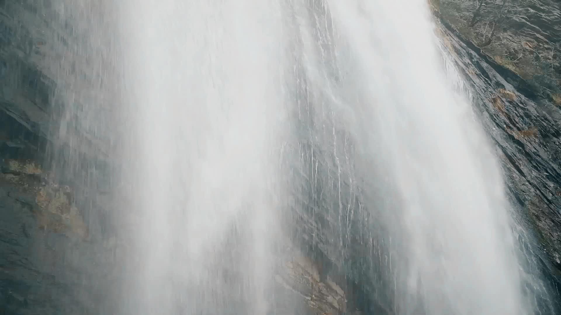 瀑布冷水景观落下hd视频的预览图