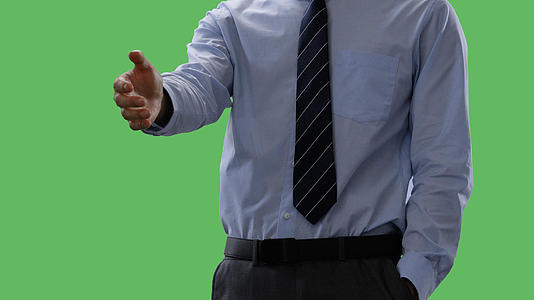 4k绿幕合成抠像商务男性握手定格旋转动作视频的预览图