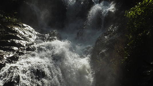 瀑布的水流视频的预览图
