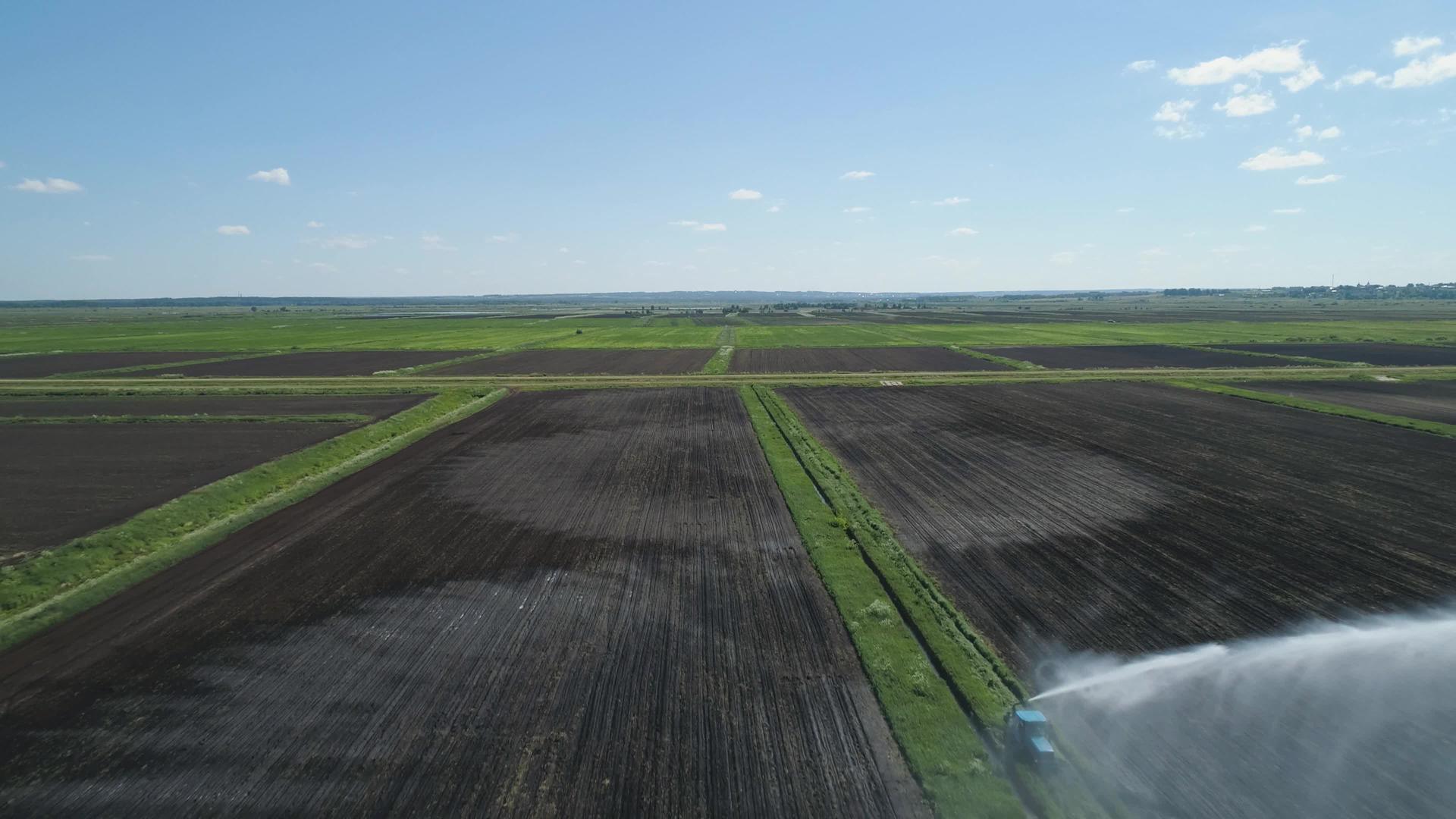 农业用地灌溉系统视频的预览图