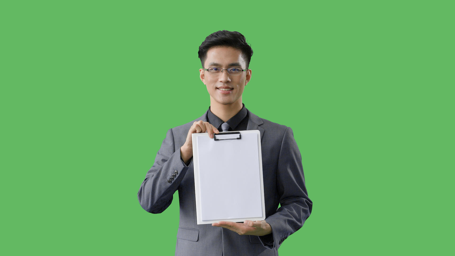4k绿幕合成抠像商务男性展示文件动作视频的预览图