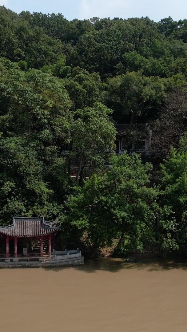 5A长江采石矶文化生态旅游景区三元洞全景航拍视频视频的预览图