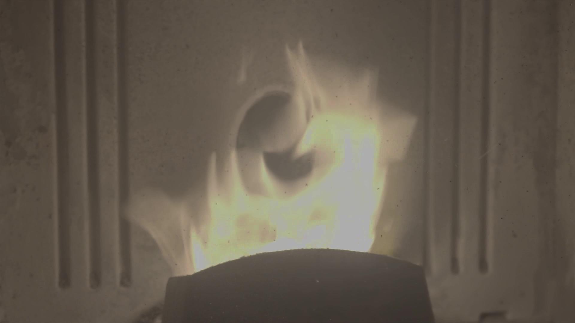 慢动作2的炉子着火了视频的预览图