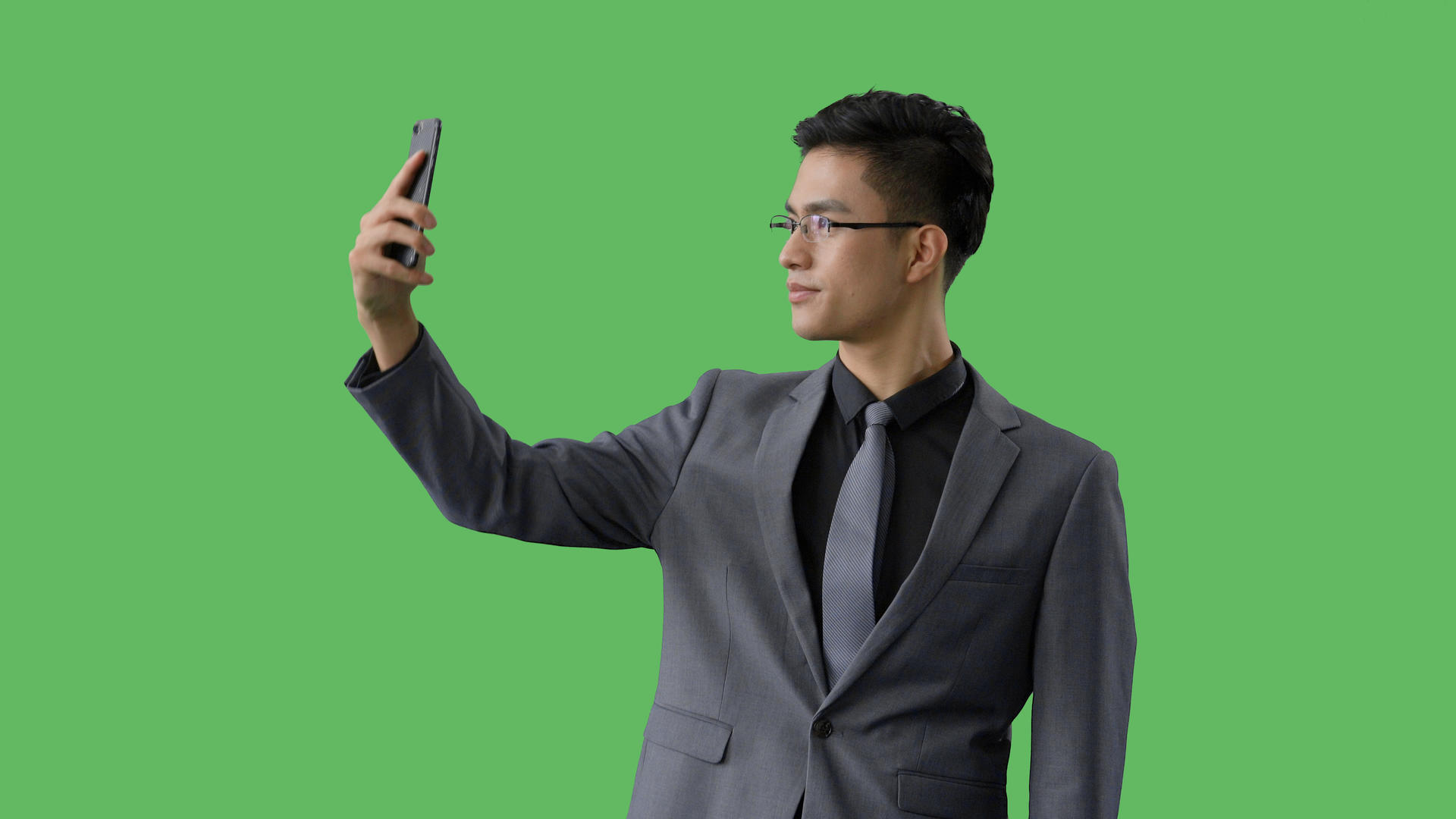 4k绿幕合成抠像商务男性自拍动作视频的预览图
