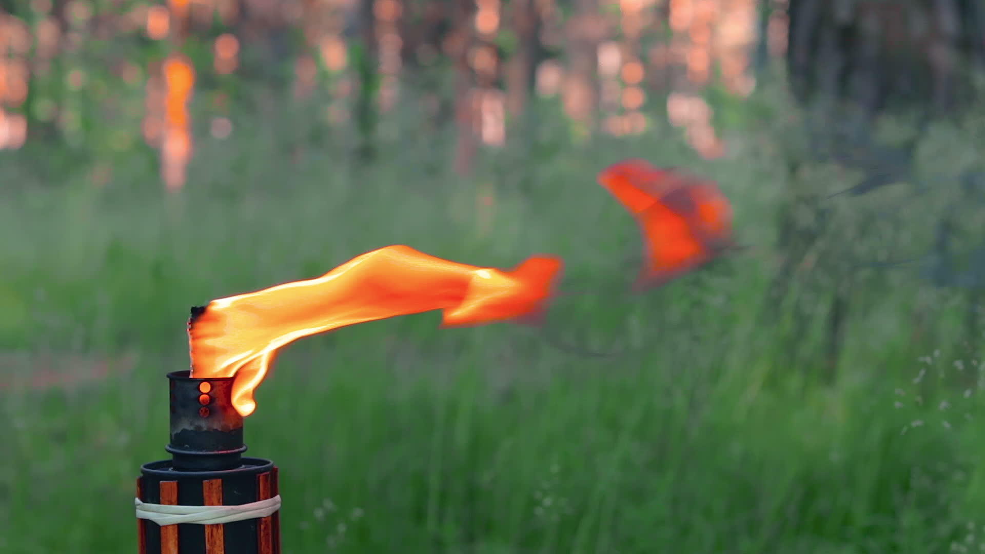 燃烧的液体燃料视频的预览图