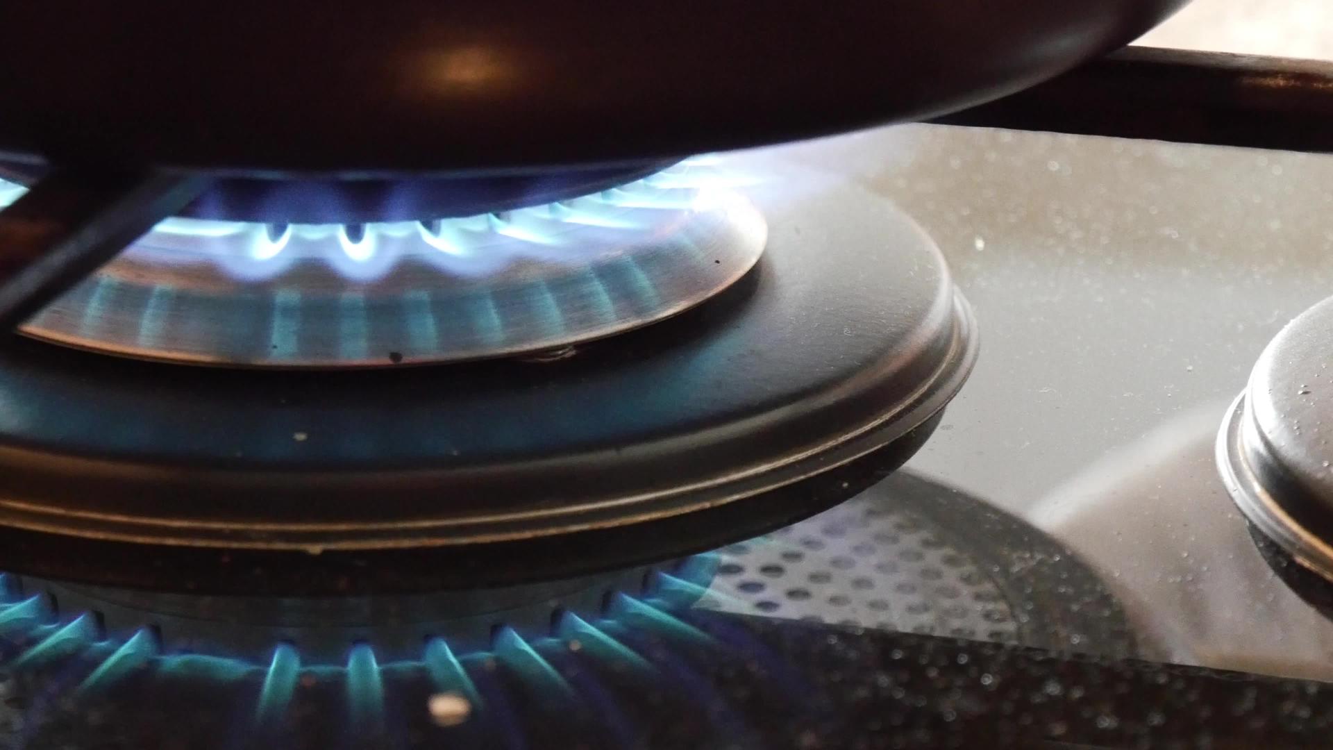 家用锅炉上的煤气燃烧器视频的预览图