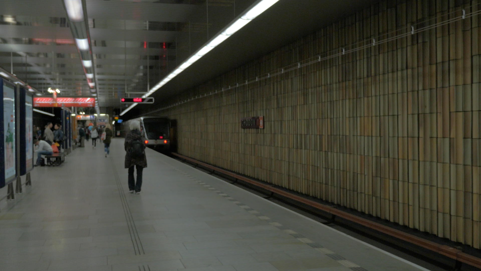 地铁站隧道视频的预览图
