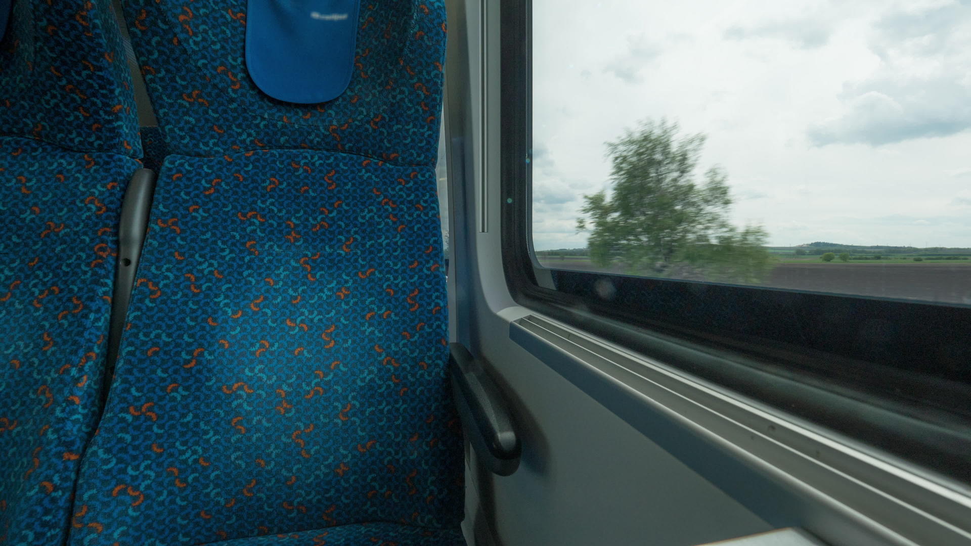餐桌座椅和窗户用于现代空火车车厢VennaAustria视频的预览图