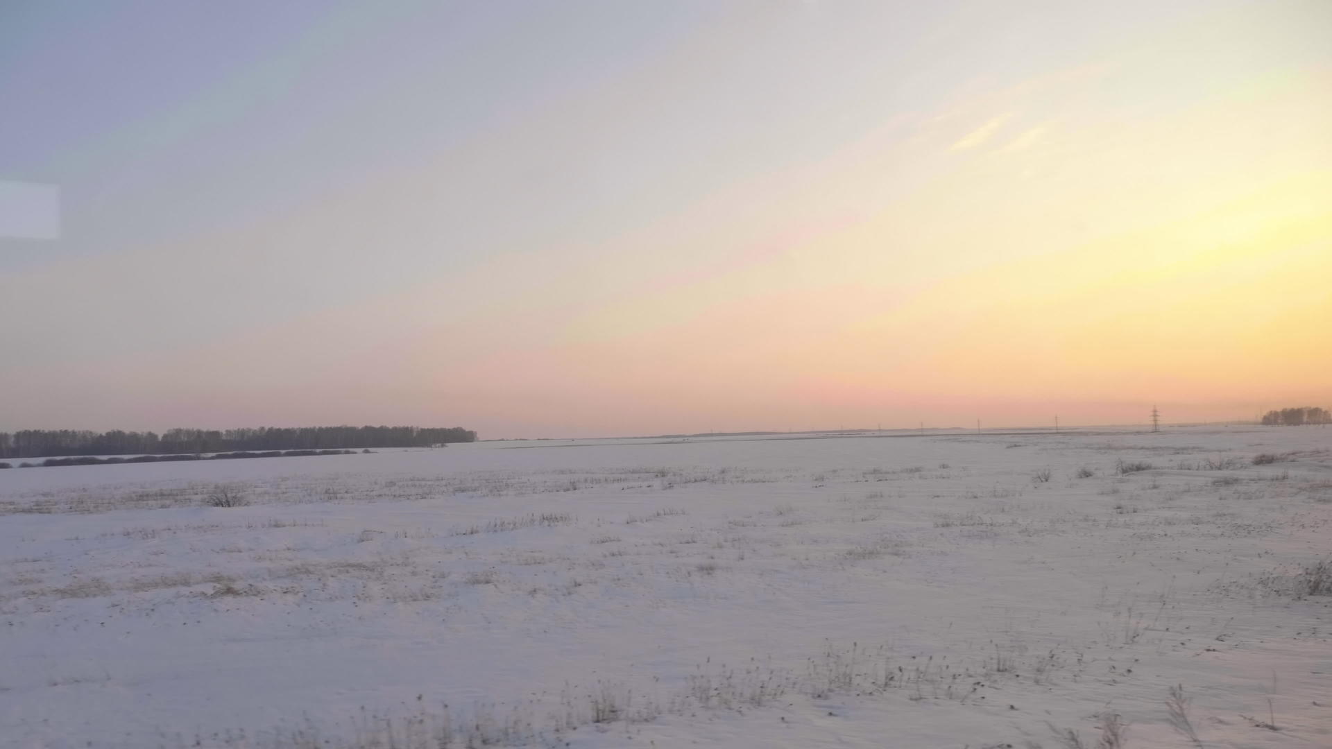 西伯利亚春天的日落风景视频的预览图