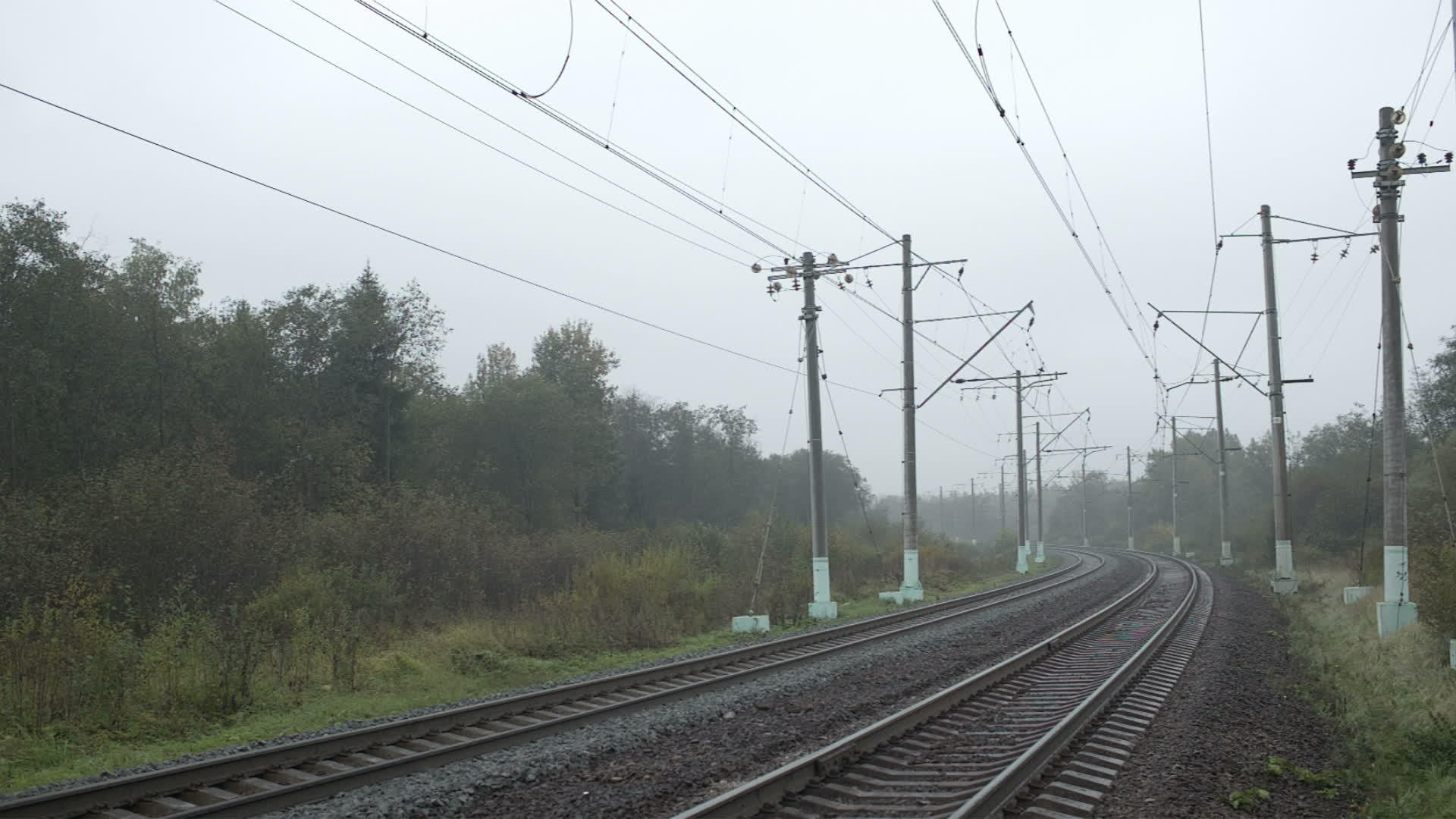 坐火车通过乡村火车视频的预览图