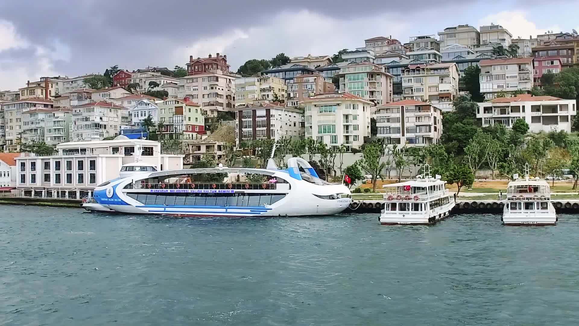 2019年5月15日uskudar码头配有豪华船和视频的预览图