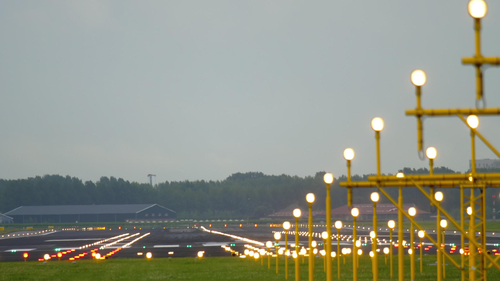 Amersterdam机场空跑道视频的预览图