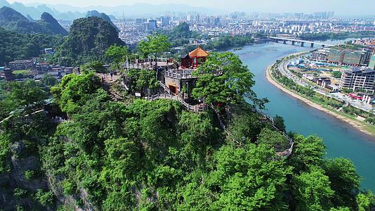 桂林5A景区叠彩山顶和伏波山顶的游客航拍视频的预览图