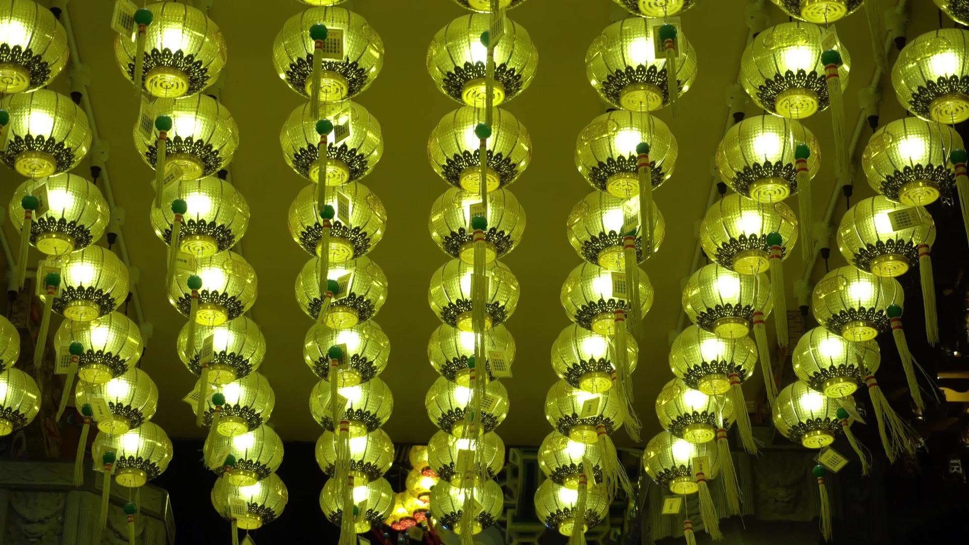 黄色的寺庙灯笼视频的预览图