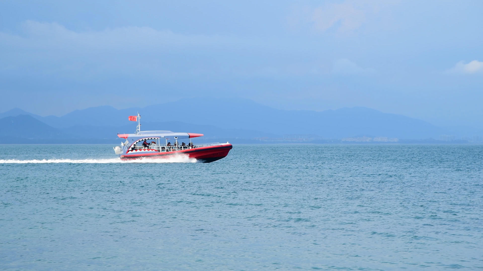 海南三亚游轮和快艇4K视频的预览图