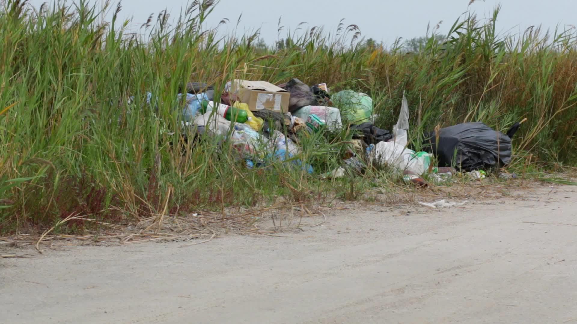 环境污染和垃圾污染视频的预览图