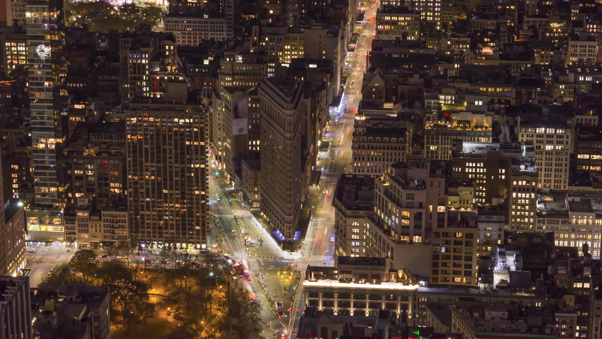 晚上曼哈顿有一个平面大楼纽约纽约美国联合州视频的预览图