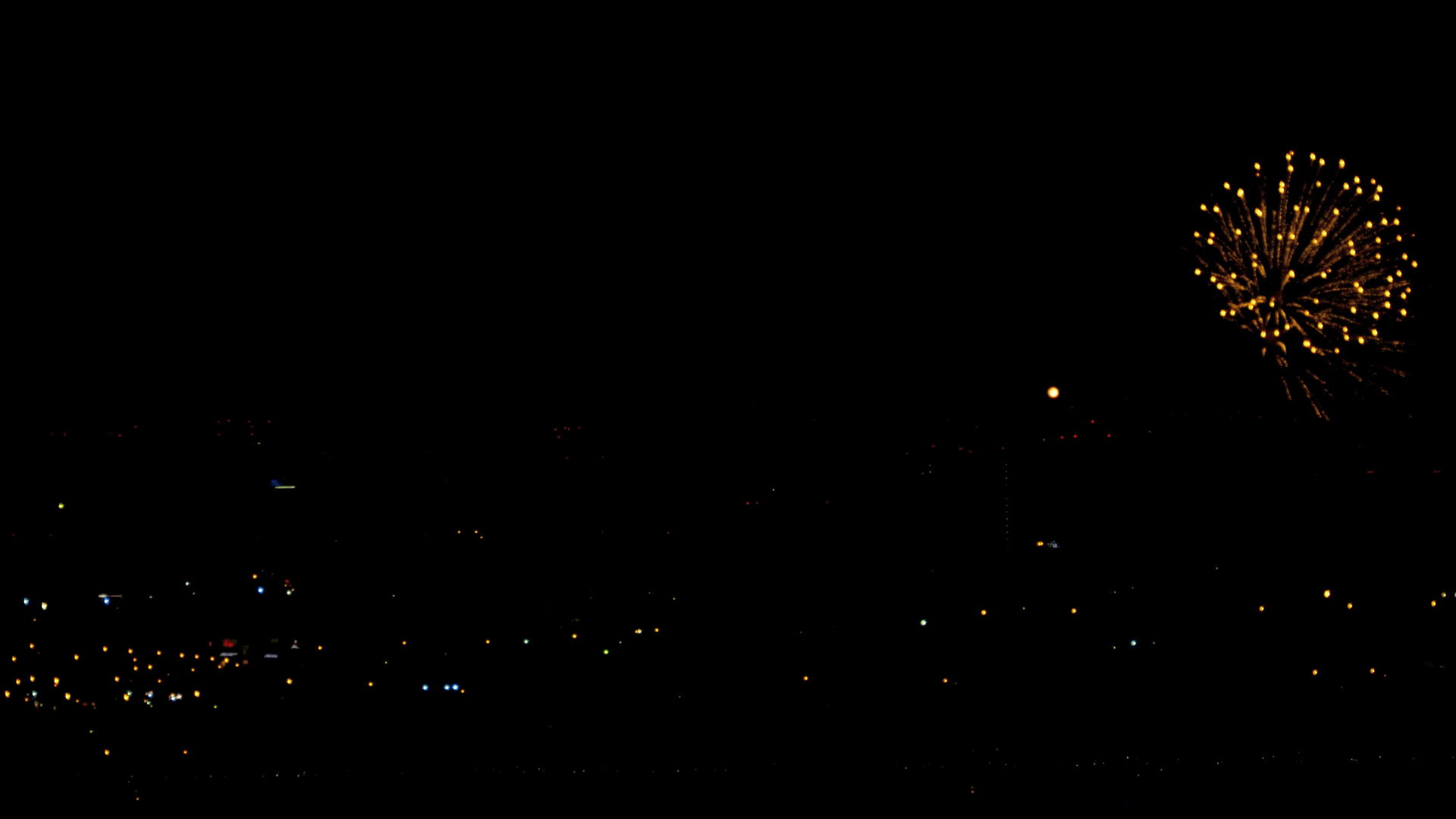 烟花在夜空中闪耀视频的预览图