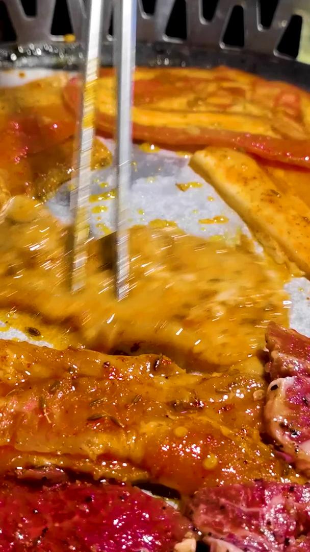 铁板烤肉的实拍美食视频的预览图