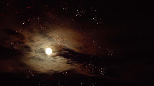 7月4日戏剧性的天空满月独立的日子五颜六色的烟花视频的预览图