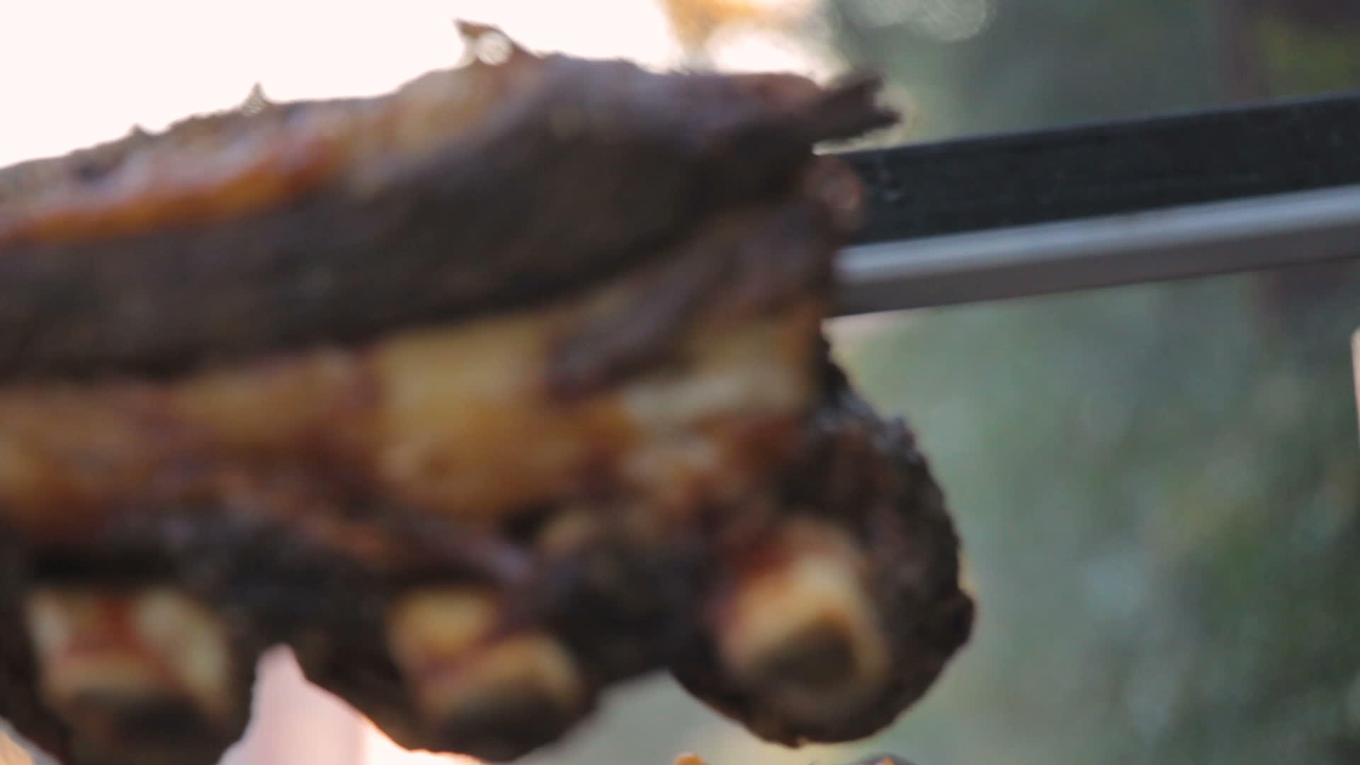 烧烤时烤肉视频的预览图