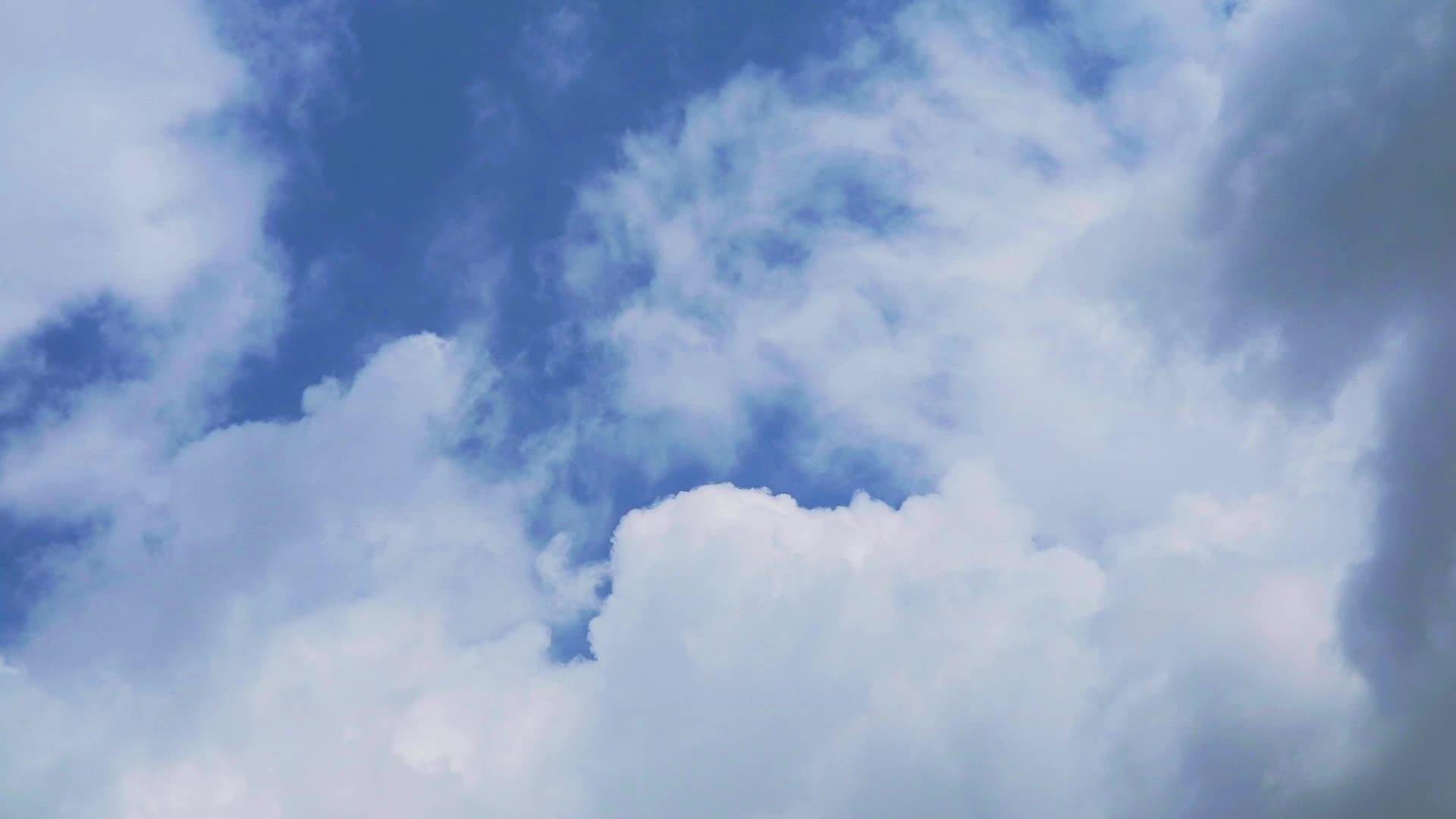 灰色和深蓝色的天空白云滚动转换时间失败视频的预览图