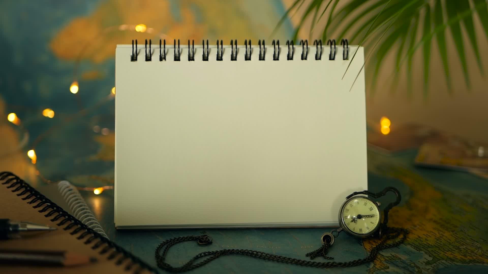 时间旅行概念热带度假主题和世界地图和笔记本有复制视频的预览图