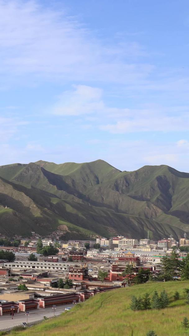 甘肃省甘南拉卜楞寺全景延时视频视频的预览图
