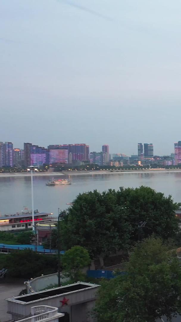 航拍城市风景武汉夜景地标历史建筑江汉关古建筑钟声灯光素材视频的预览图