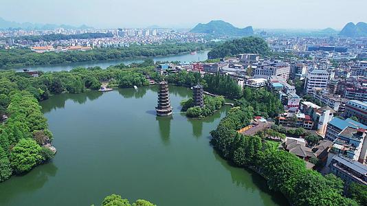 桂林地标日月双塔五点四k高画质航拍视频的预览图