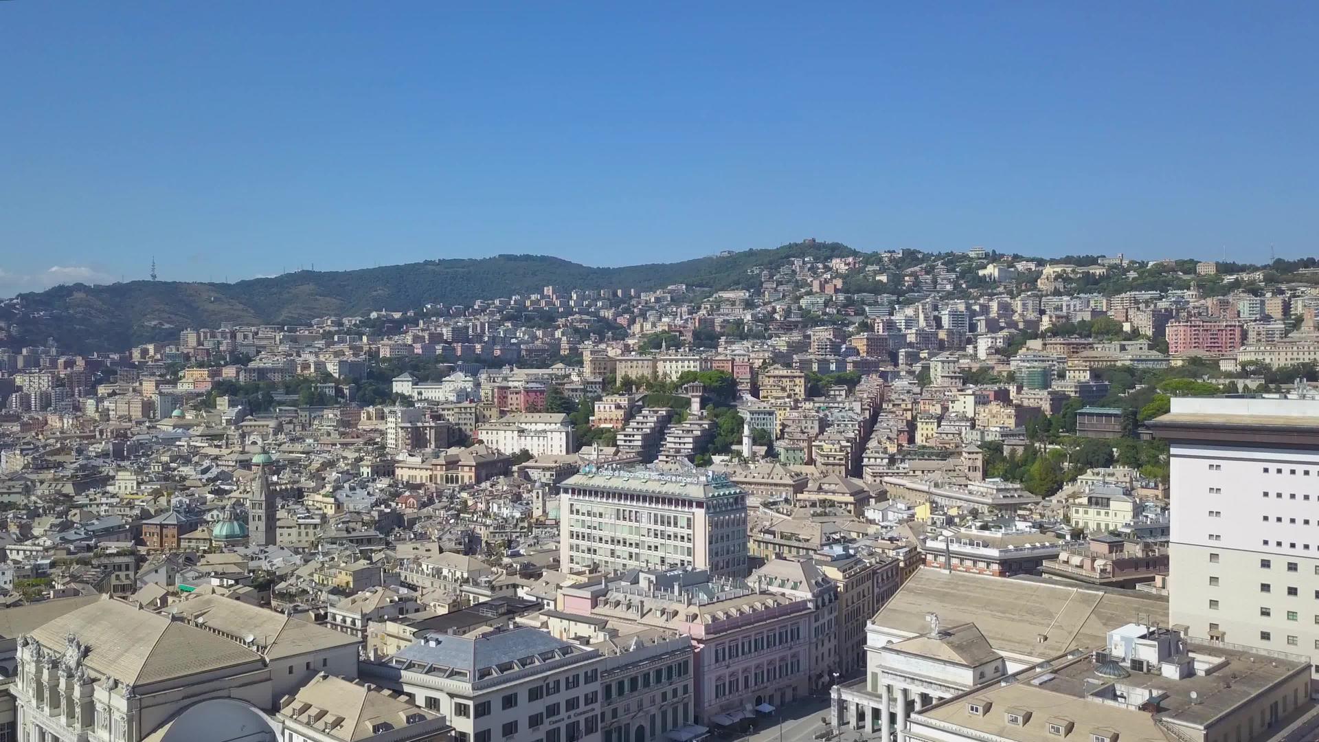 市中心全景无人机4k视频视频的预览图