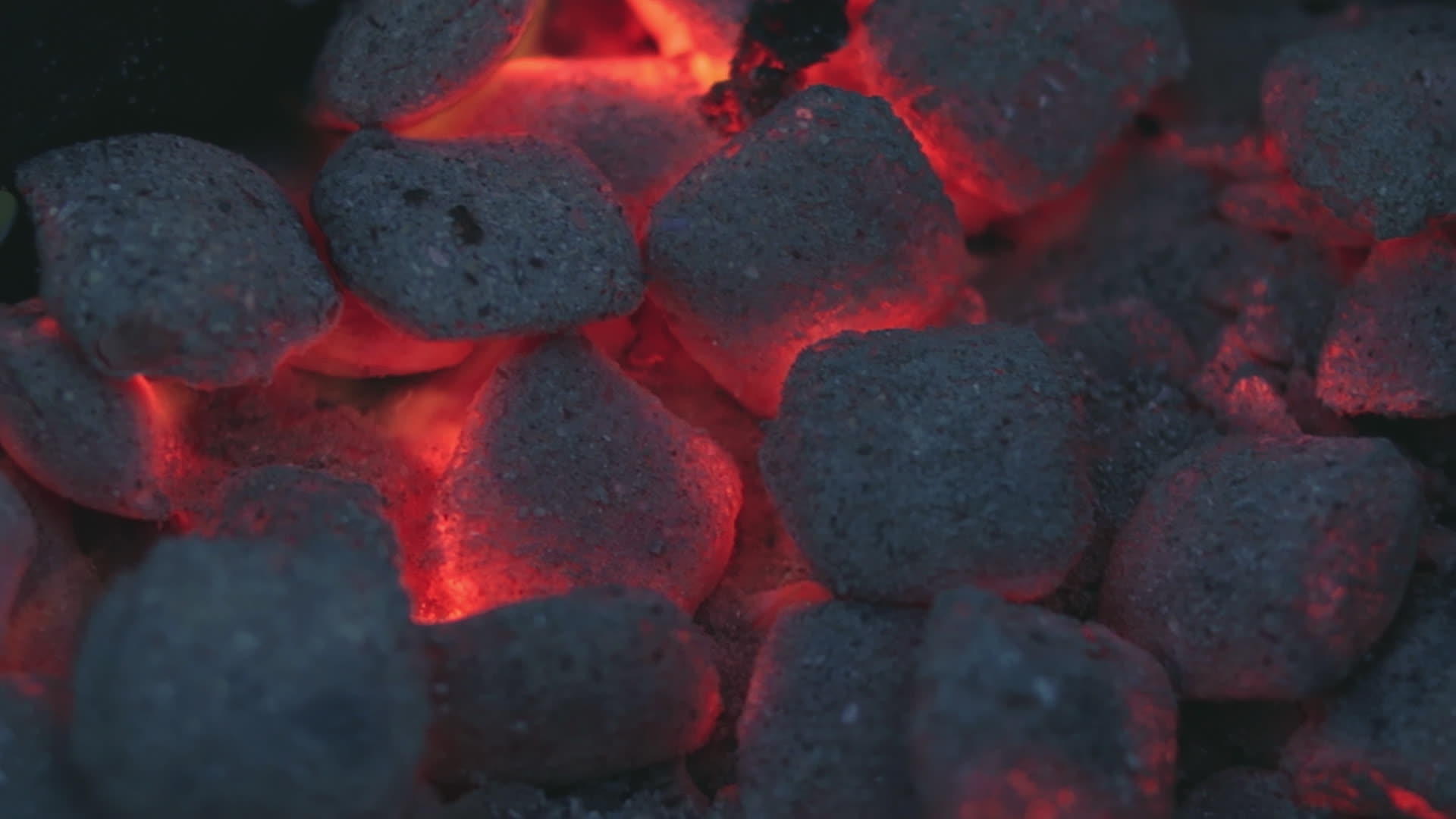 红火烧烤炉煤炭视频的预览图