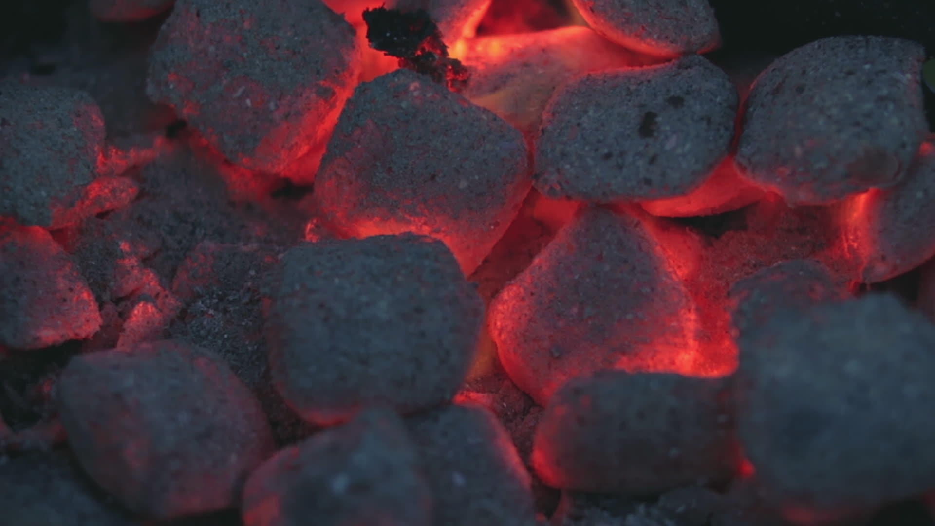 红火烧烤炉煤炭视频的预览图