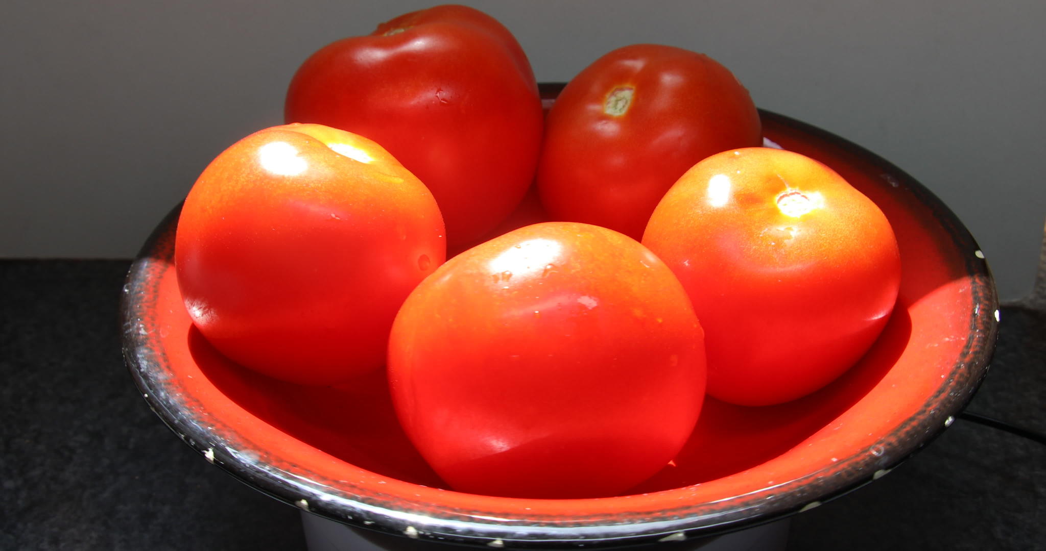 红碗里有几个红番茄视频的预览图