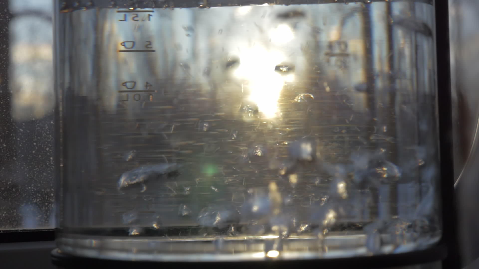 沸水玻璃泉水视频的预览图