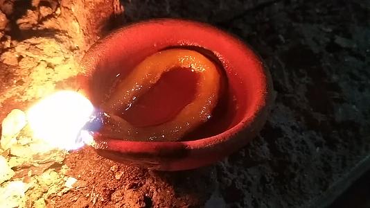 深水蜡烛点燃了深地瓦利这是朝廷的灯光节蜡烛是有选择性的视频的预览图