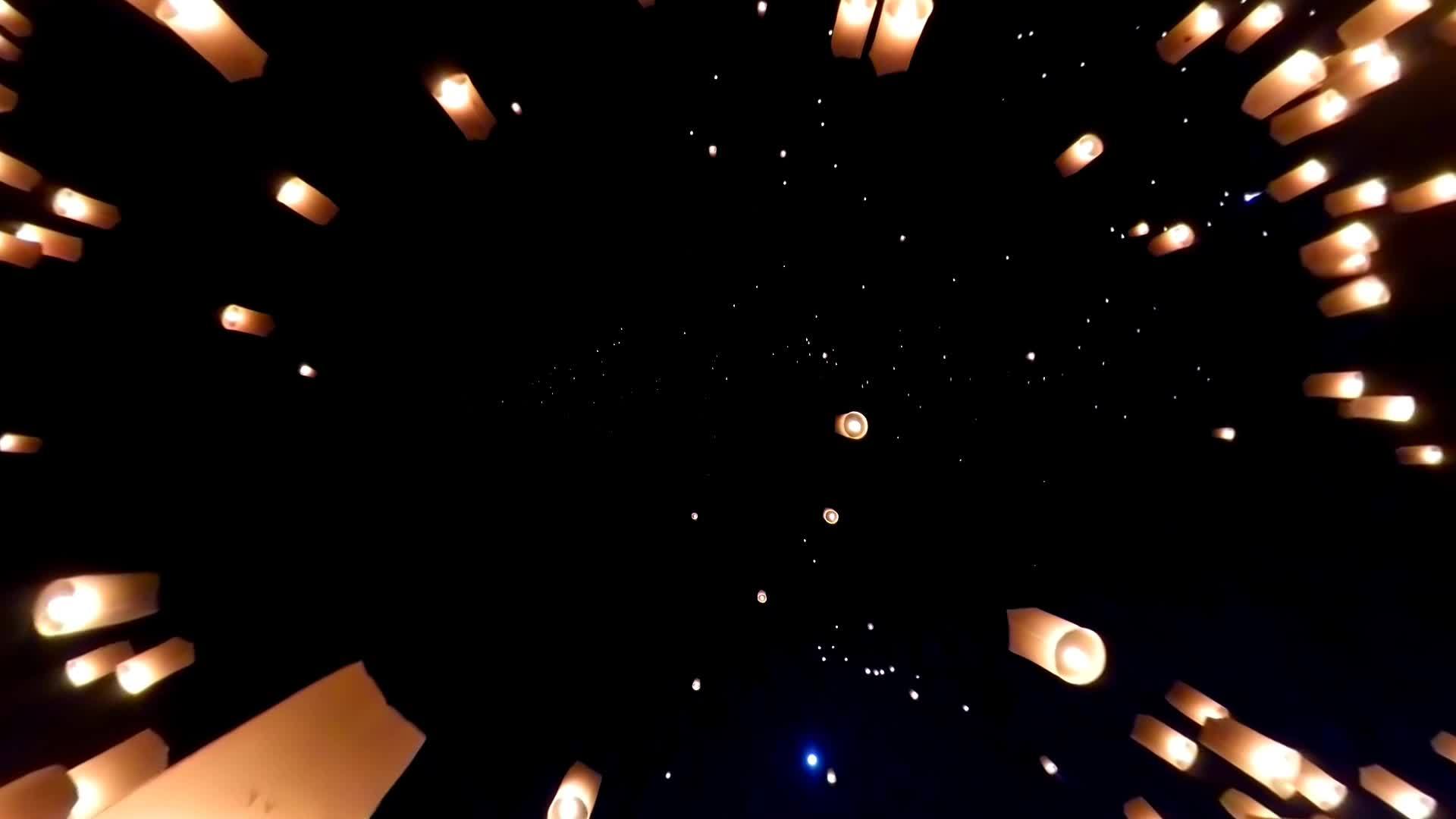 许多空中灯笼漂浮在夜空和反射效应上视频的预览图