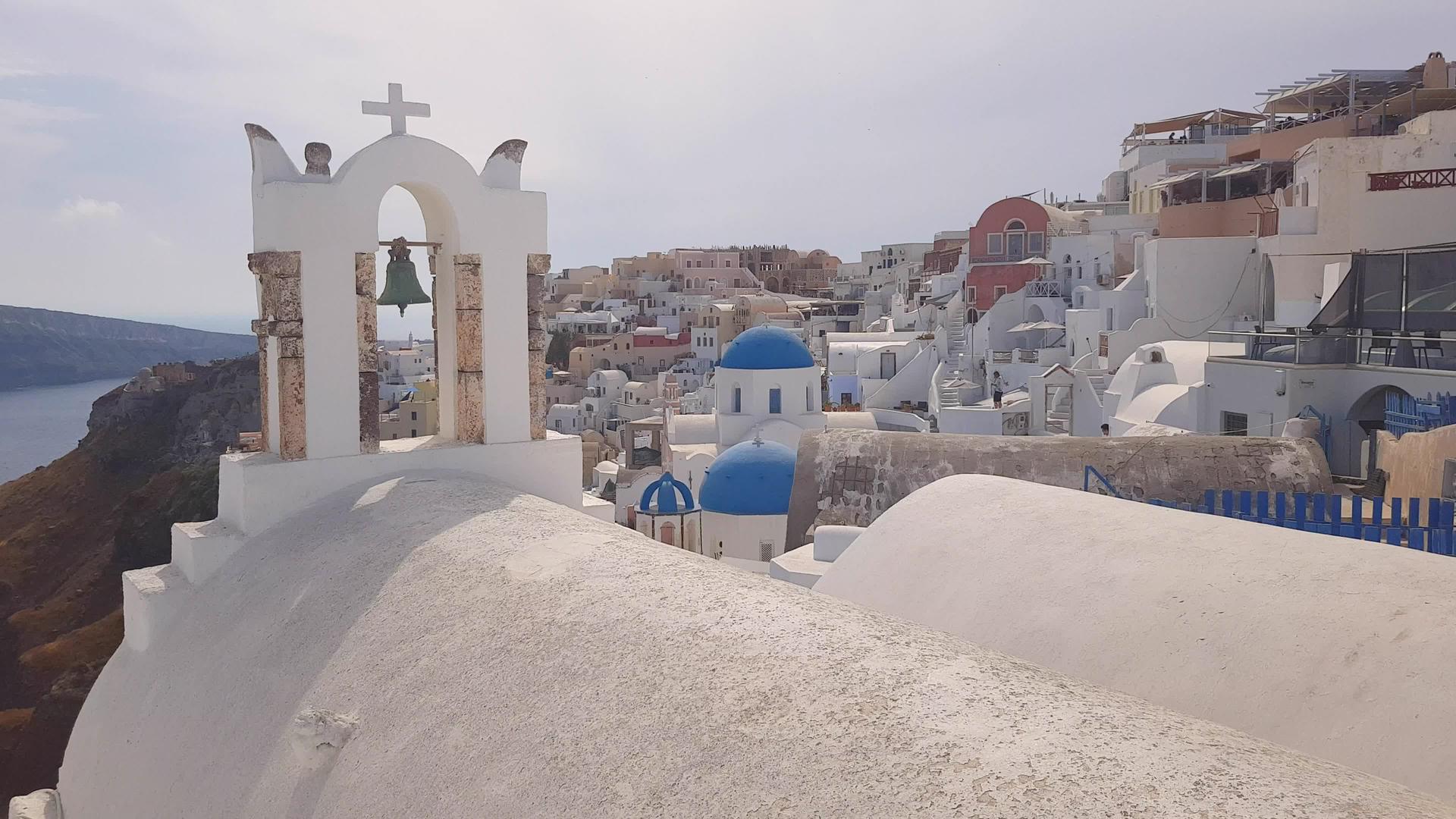 手持式教堂和钟楼圣森托里尼岛格雷斯岛视频的预览图