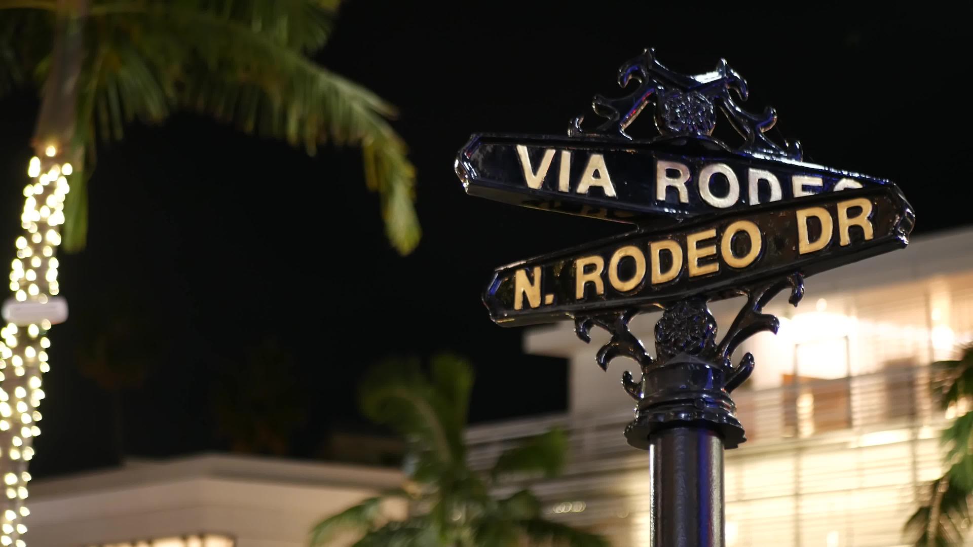 世界著名的罗迪欧大道标志十字街标志比佛利山庄十字路口视频的预览图