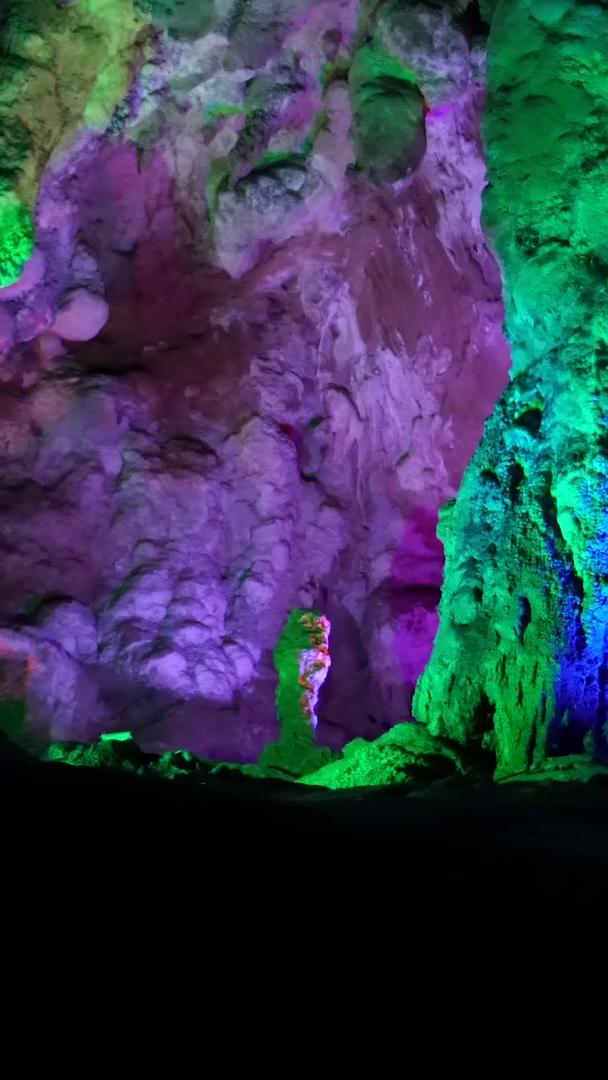 移动实拍在广东清远连州地下河洞内视频的预览图