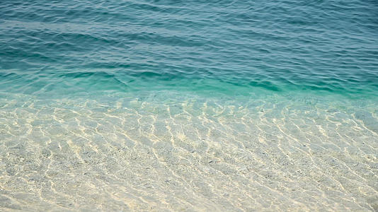 海南三亚蜈支洲岛的清澈海水4K视频的预览图