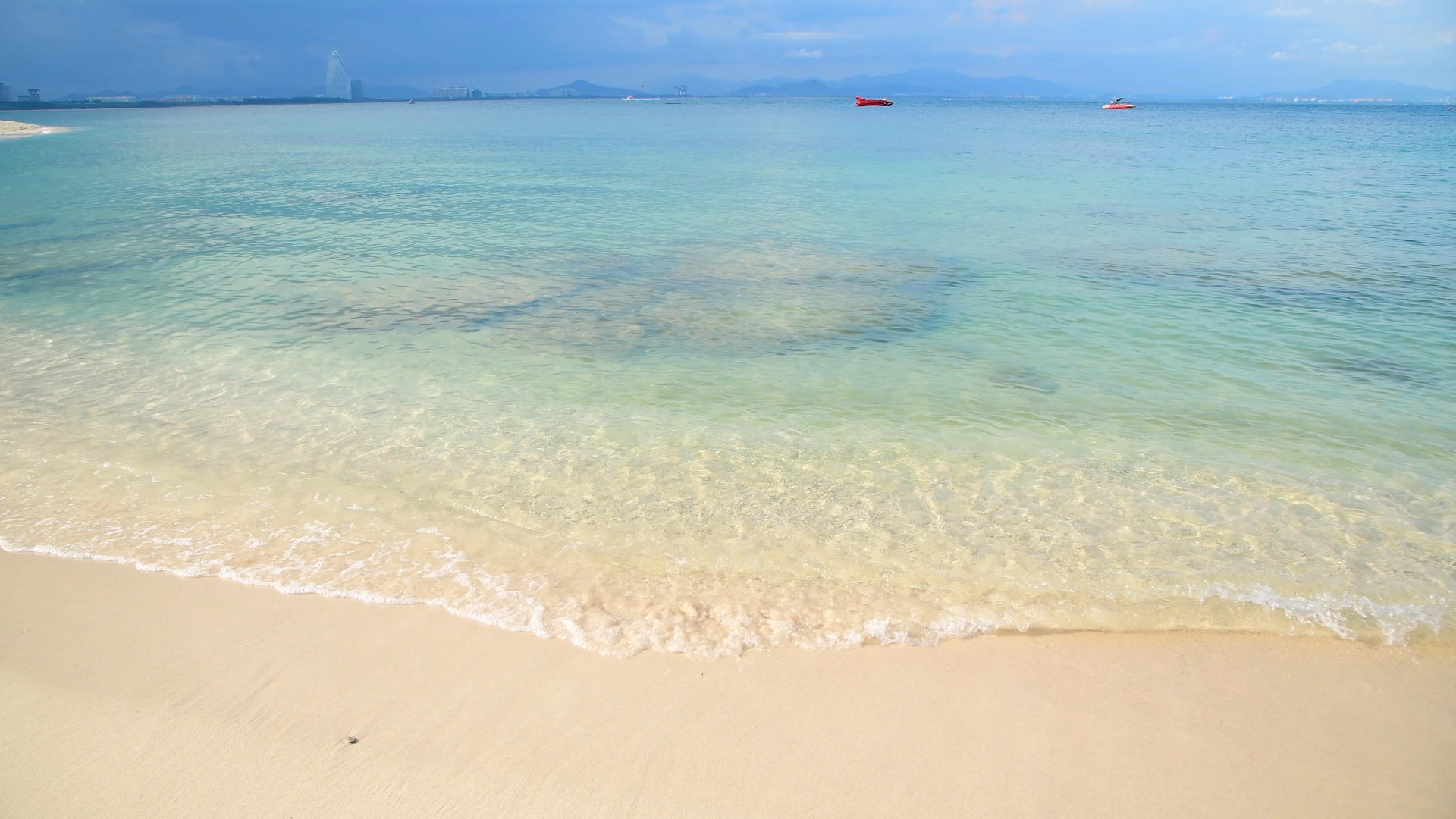 海南三亚蜈支洲岛的清澈海水4K视频的预览图