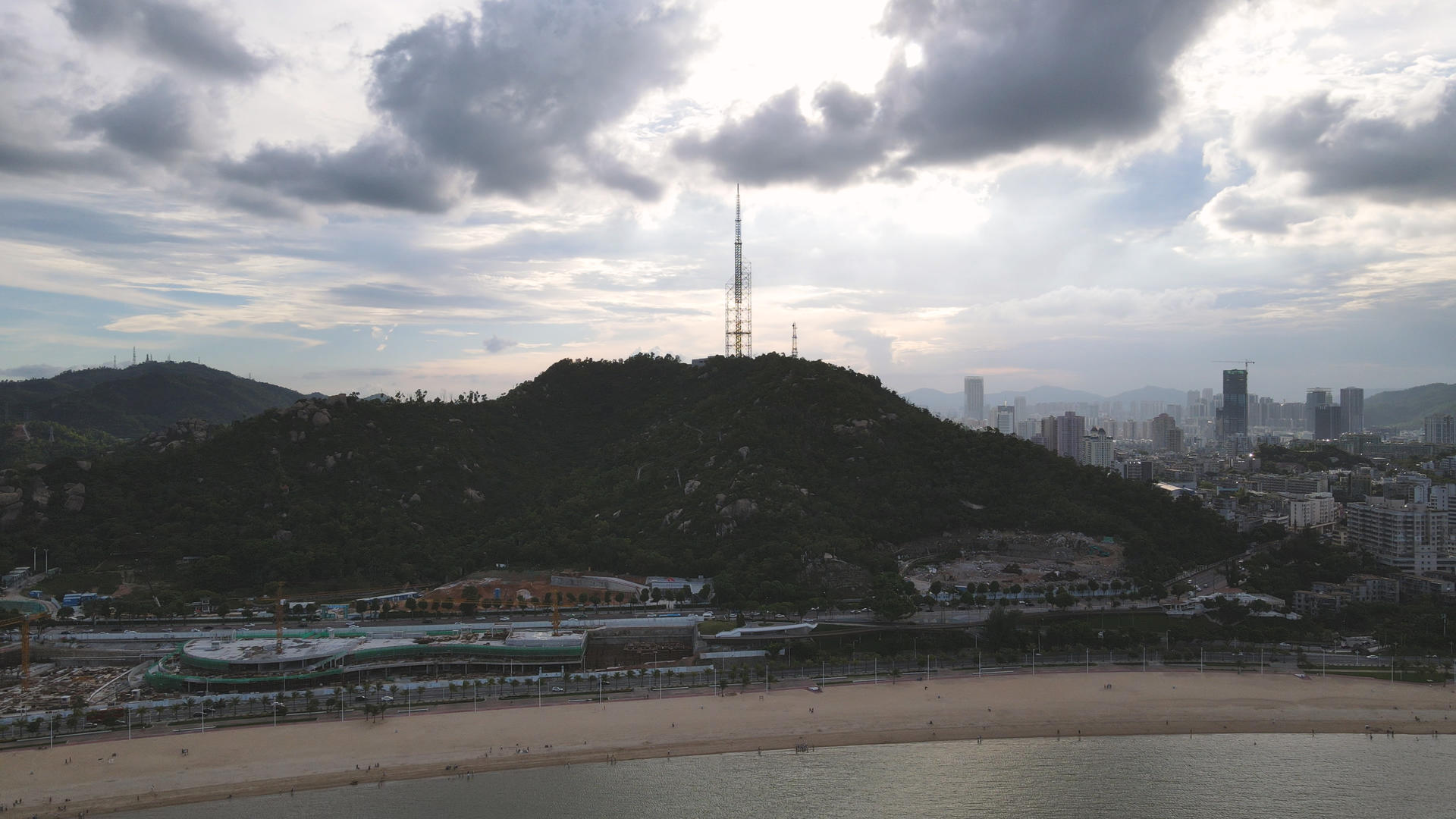航拍风光城市广东珠海日落天空海景沙滩4k素材视频的预览图