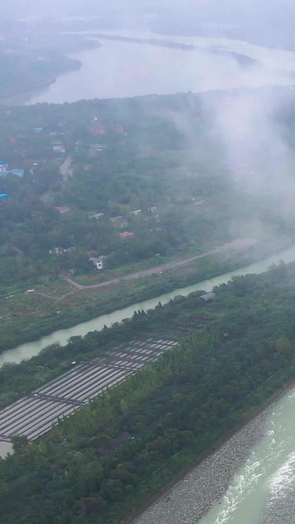 都江堰水利工程和旅游景点在航拍云下视频的预览图